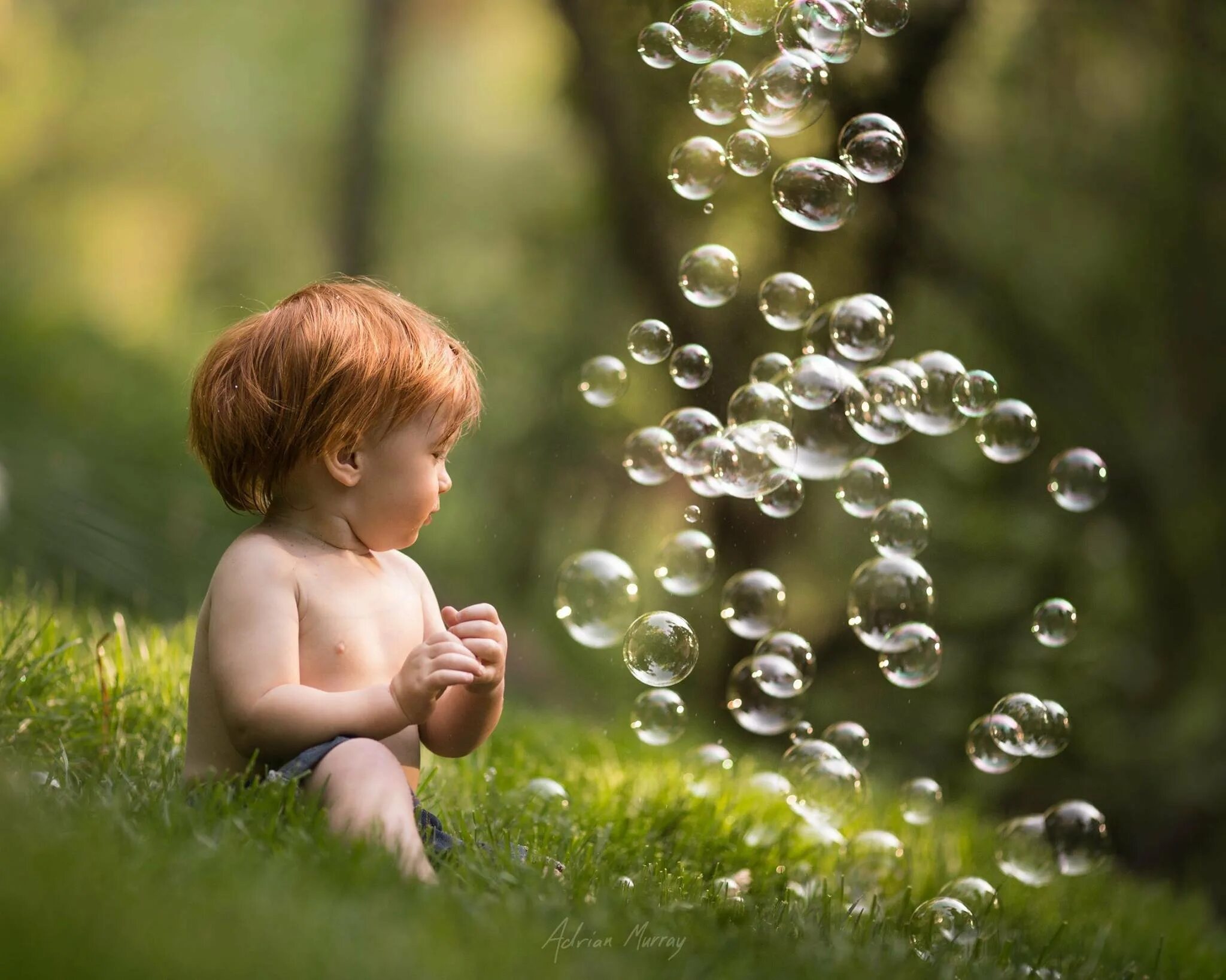 За 7 лет душа ребенка выбирает. Детская фотосессия с мыльными пузырями на природе. Счастливое детство. Детство картинки. Прекрасное детство.