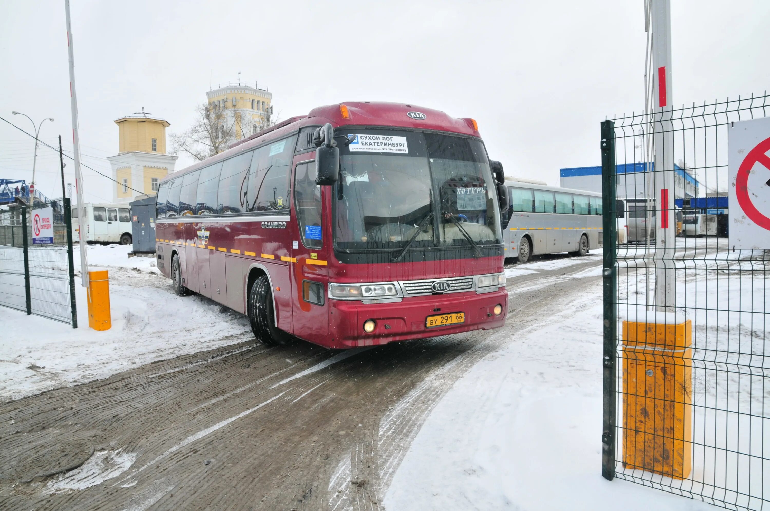 Северный автовокзал автобусы. Северный автовокзал ЕКБ. Северный автовокзал Екатеринбург автобусы. Город Екатеринбург Северный автовокзал.