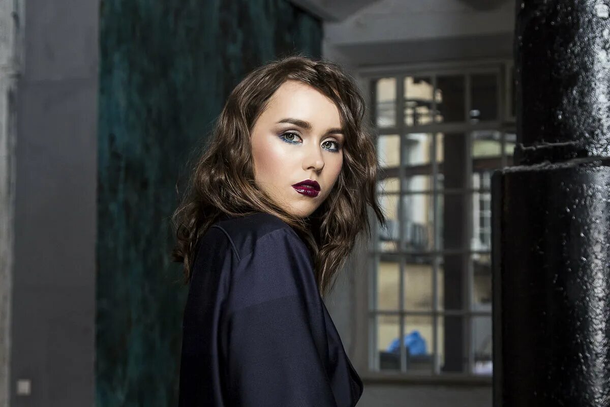 Essie лак demure vixen. Essie тихоня. Demure. Lily demure транс. Demure.