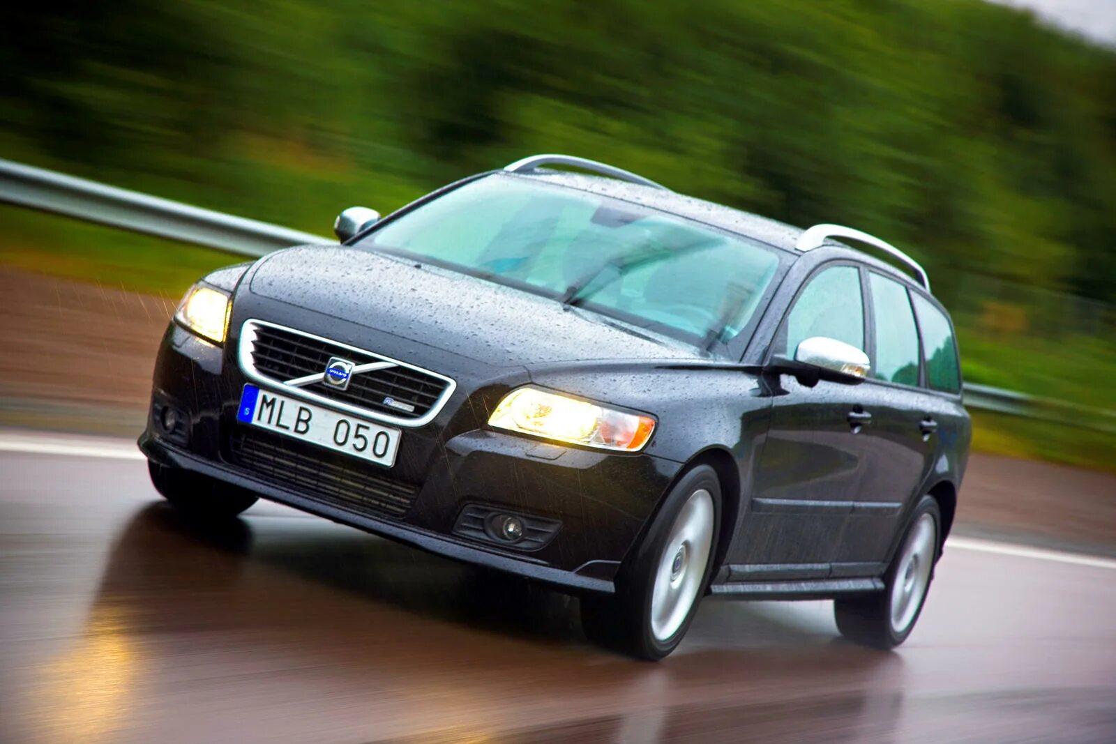 Volvo v50 r. Volvo v50 универсал. Volvo v50 2008. Вольво v50 r Design.