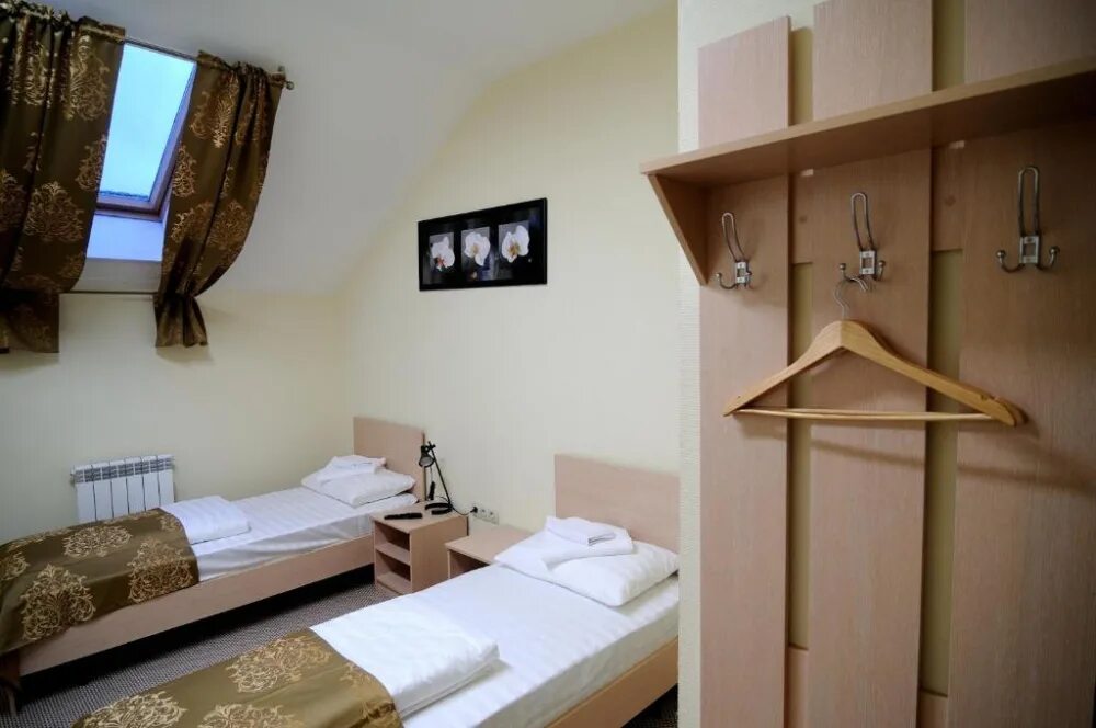 Берисон отель казань московская 11. Парижская коммуна 13 казань. Парижская коммуна казань. Ул парижской коммуны казань. Отель в казани на парижской коммуны.