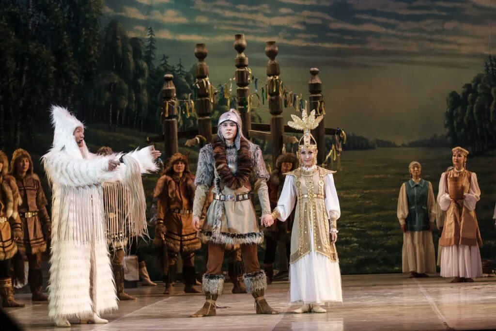 Саха академи́ческий теа́тр им. Театр ойунского якутск. П. Театр сцена якутия. Саха академи́ческий теа́тр им.