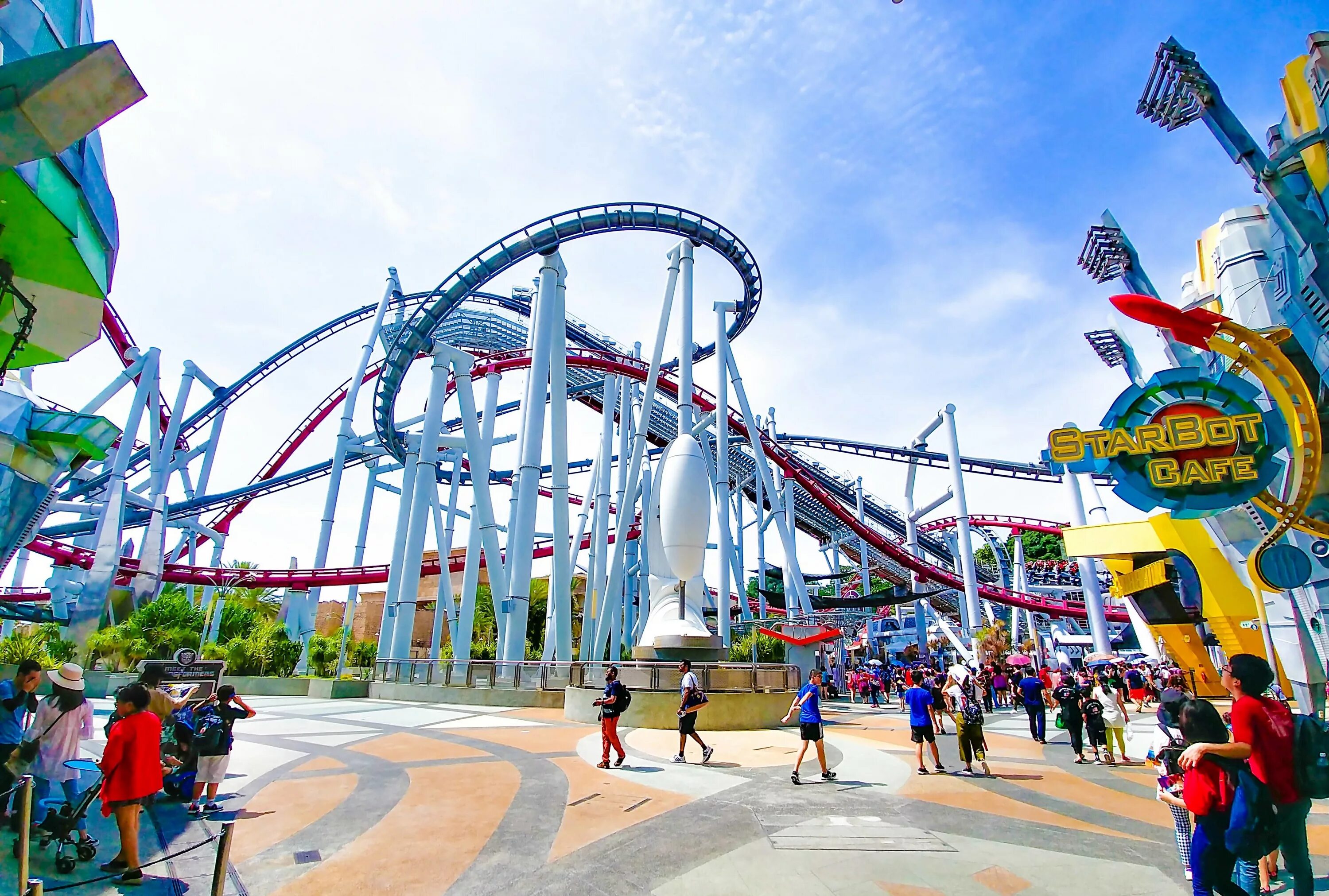 Хочу развлечения. Парк Юниверсал в Барселоне. Theme Park аттракцион. Шанхай Диснейленд американские горки. Диснейленд Шанхай аттракционы.