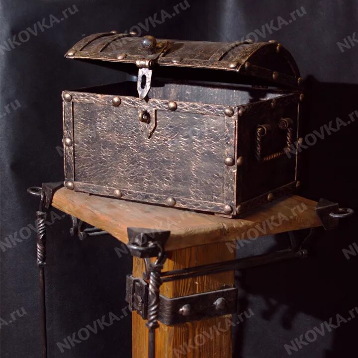 кованый сундук н или нн. кованый сундук н или нн. сундуки старинные деревянные. буфет кованый ларец. холмогорский сундук старинный.