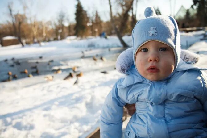 Ветрянка и прогулки на улице. Прогулки при ветрянке у детей зимой. Ветрянка у грудничка. Можно гулять на улице.