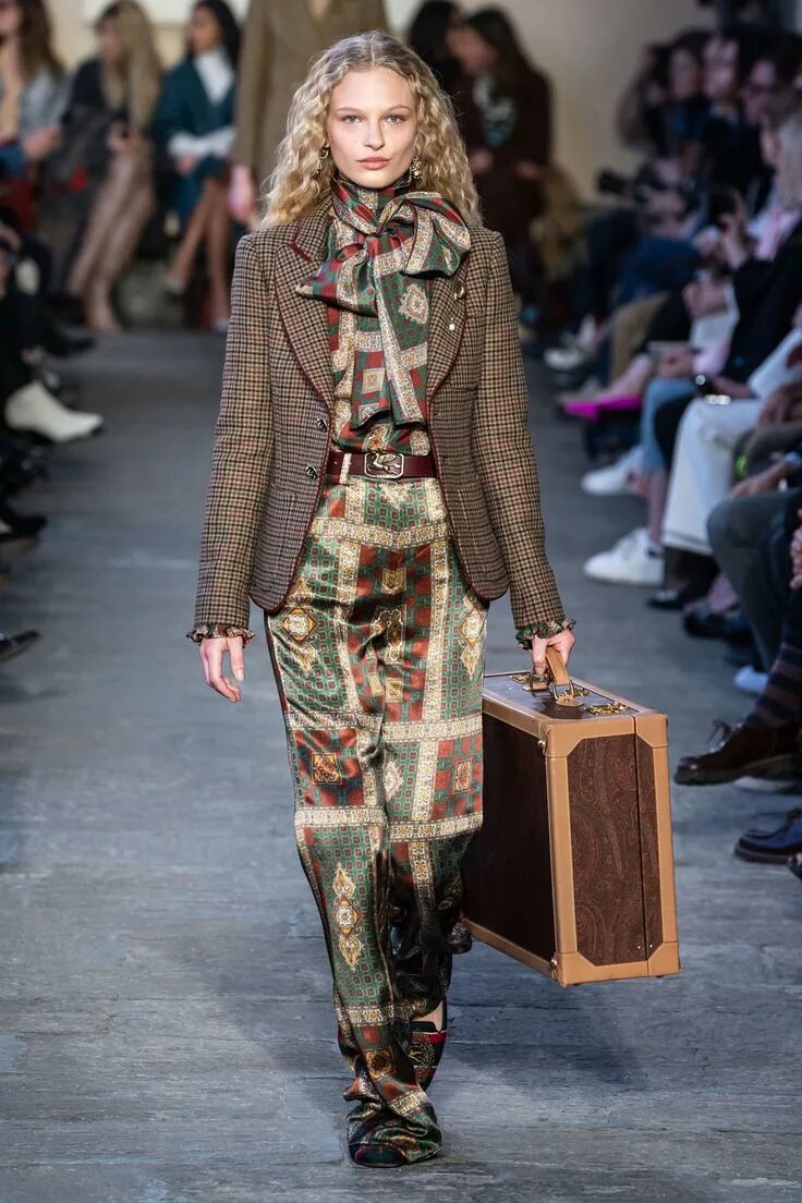 Burberry prorsum 2012. Etro мода осень зима. Коллекция осень зима прада. Ральф лорен дизайнер одежды. Показ burberry prorsum 2019.