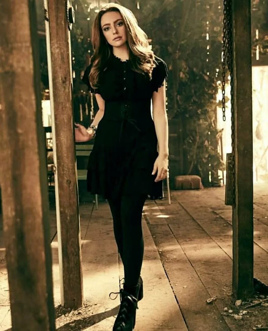 Дневники вампира ребекка и хейли. Наследия образ. Райли воулкел наследие. Хейли маршалл дневники вампира. Хоуп майклсон наследие.