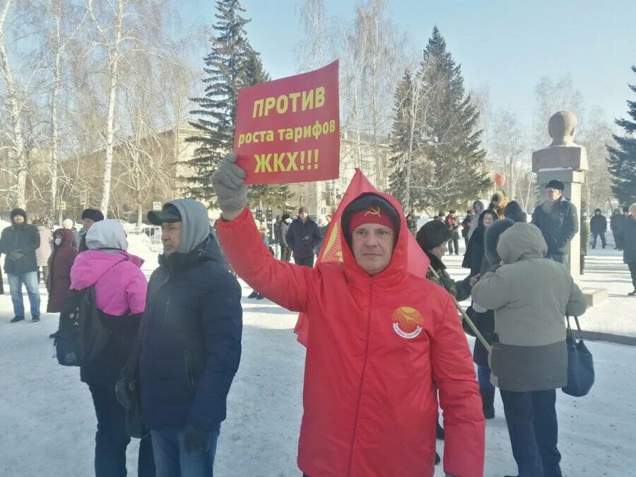 Митинг в барнауле. Барнаул митинг против повышения тарифов. Митинг против повышения тарифов ЖКХ.