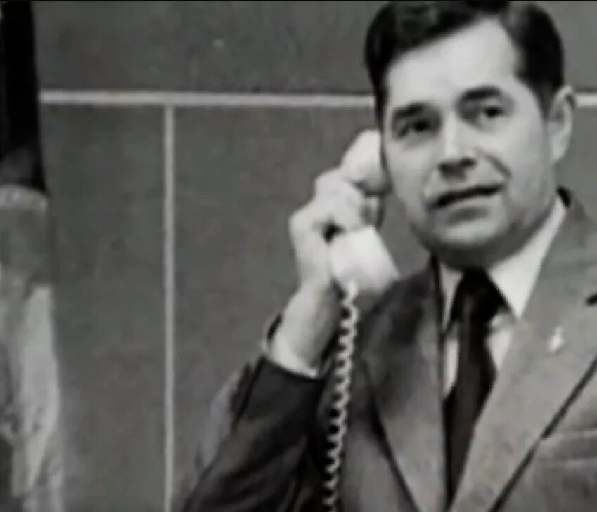 Директор гастронома 1 юрий соколов. Георгий беркутов директор елисеевского. Директор магазина елисеевский которого расстреляли. Директор гастронома елисеевский которого расстреляли. Дело соколова директора елисеевского гастронома.