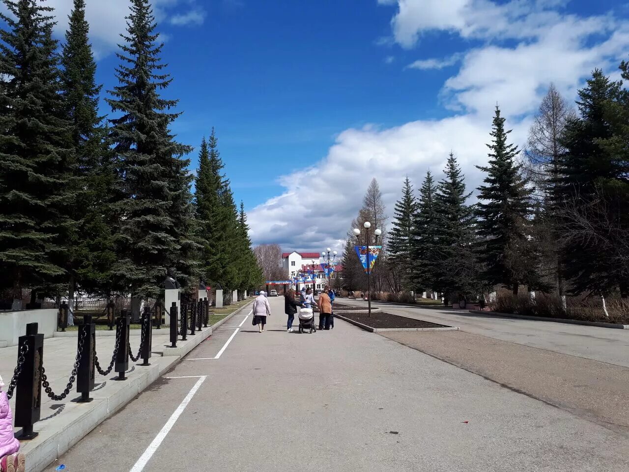 Белорецк сегодня. Аллея героев Белорецк. Аллея героев в городе Белорецк. Вечный огонь город Белорецк. Аллея славы Белорецк.