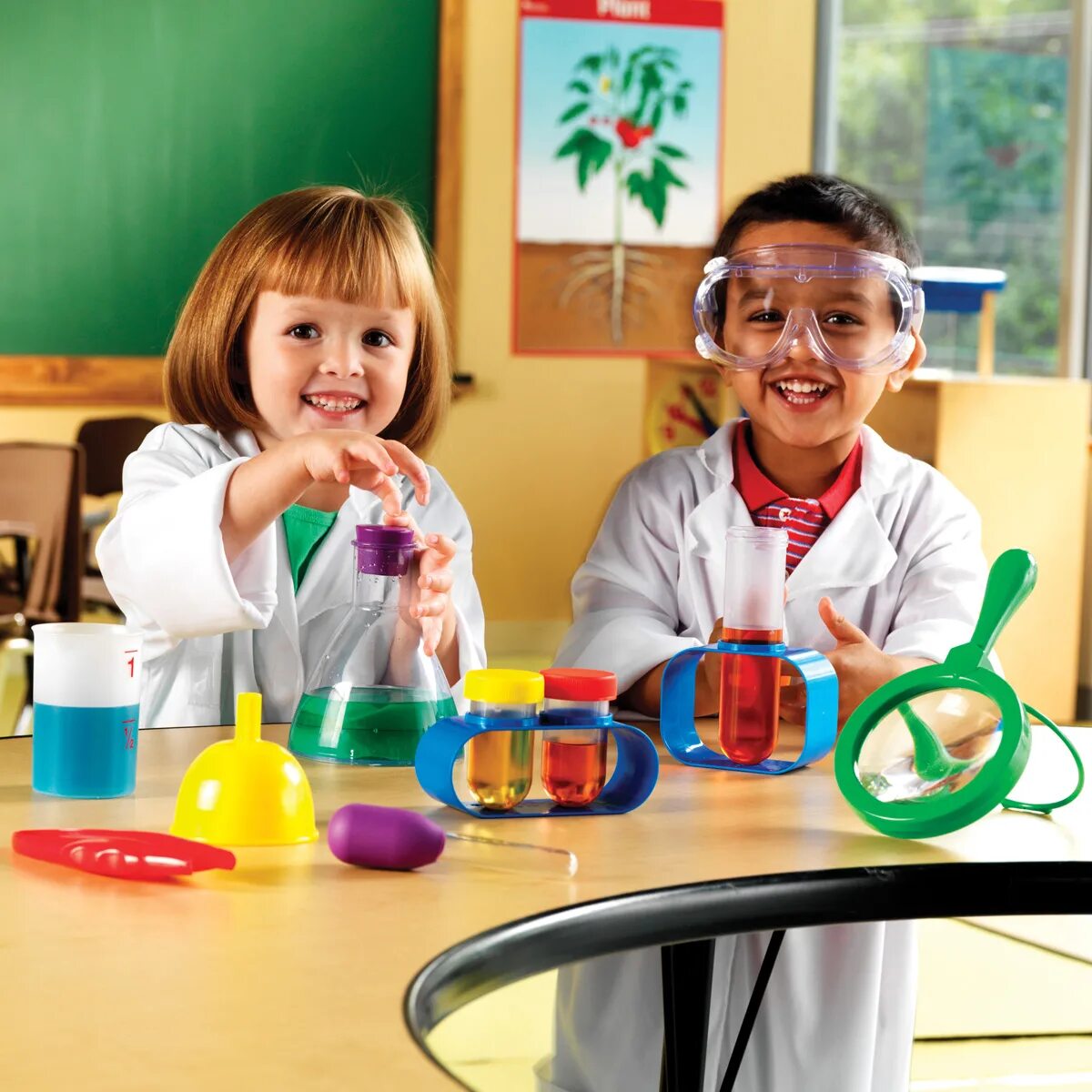 Эксперименты с детьми в детском саду. Лаборатория для дошкольников. Лаборатория экспериментов для детей. Научная лаборатория для детей. Наука в детском саду.