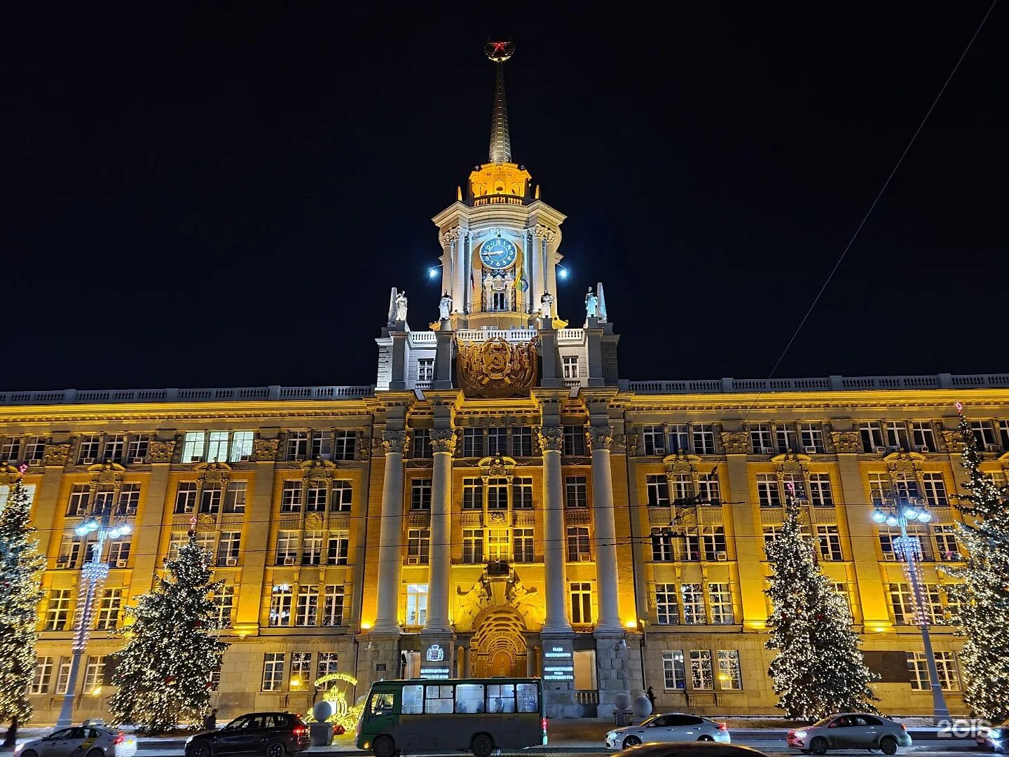 Мэрия Екатеринбурга. Городская администрация Екатеринбурга. Администрация Екатеринбург шпиль. Администрация города ЕКБ 2к. Администрация города екатеринбурга телефон