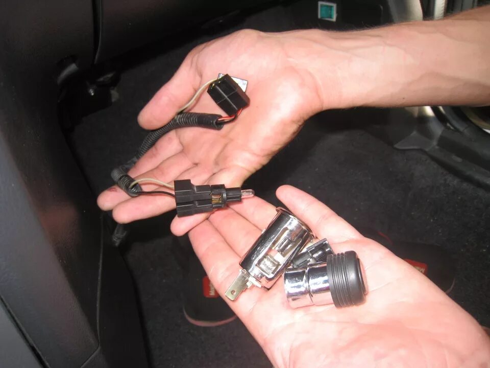 Не работает прикуриватель в машине как исправить. Разъём прикуривателя ваз 2114. Сломался разъем прикуривателя. Прикуриватель ваз 2114. Не работает прикуриватель в машине как исправить.
