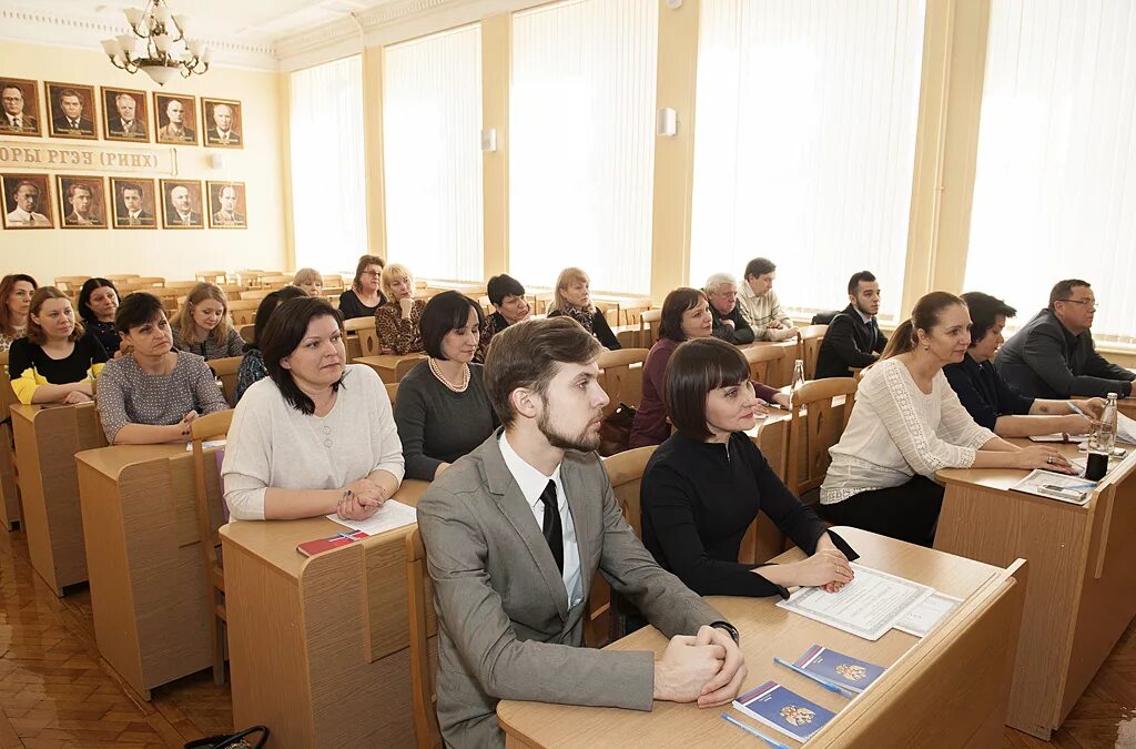 Высшее образование ростов. Ростовский государственный экономический университет. Ростовский университет РИНХ. Директор РИНХА Ростов на Дону. РГЭУ РИНХ Ростов внутри.