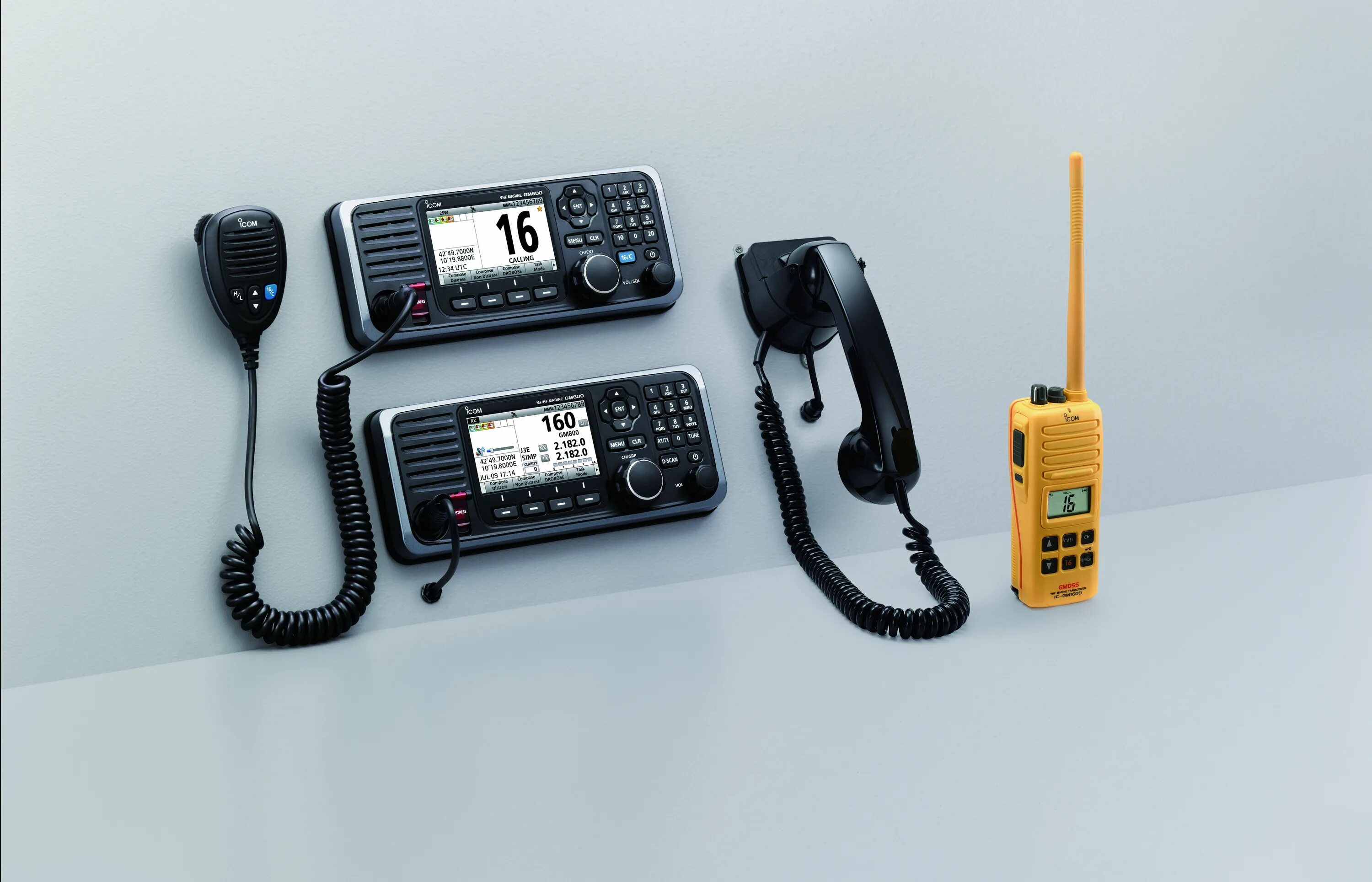 Film review pre intermediate. 9700 станция. Radio articles. Старинный радиоприемник. Radio articles.