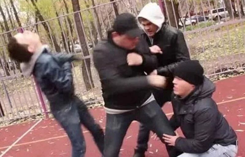 Массовая драка фанатов. Драки потасовки. Драки потасовки. Драки потасовки. Драки потасовки.
