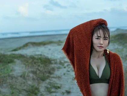 磯 山 さ や か 水 着 