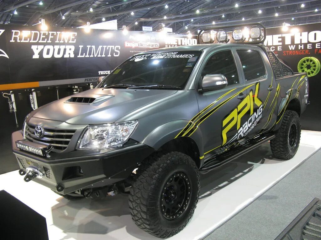Тюнинг hilux. Toyota hilux 4x4. toyota hilux 4. тюнингованная тойота хайлюкс. toyota hilux 2014.
