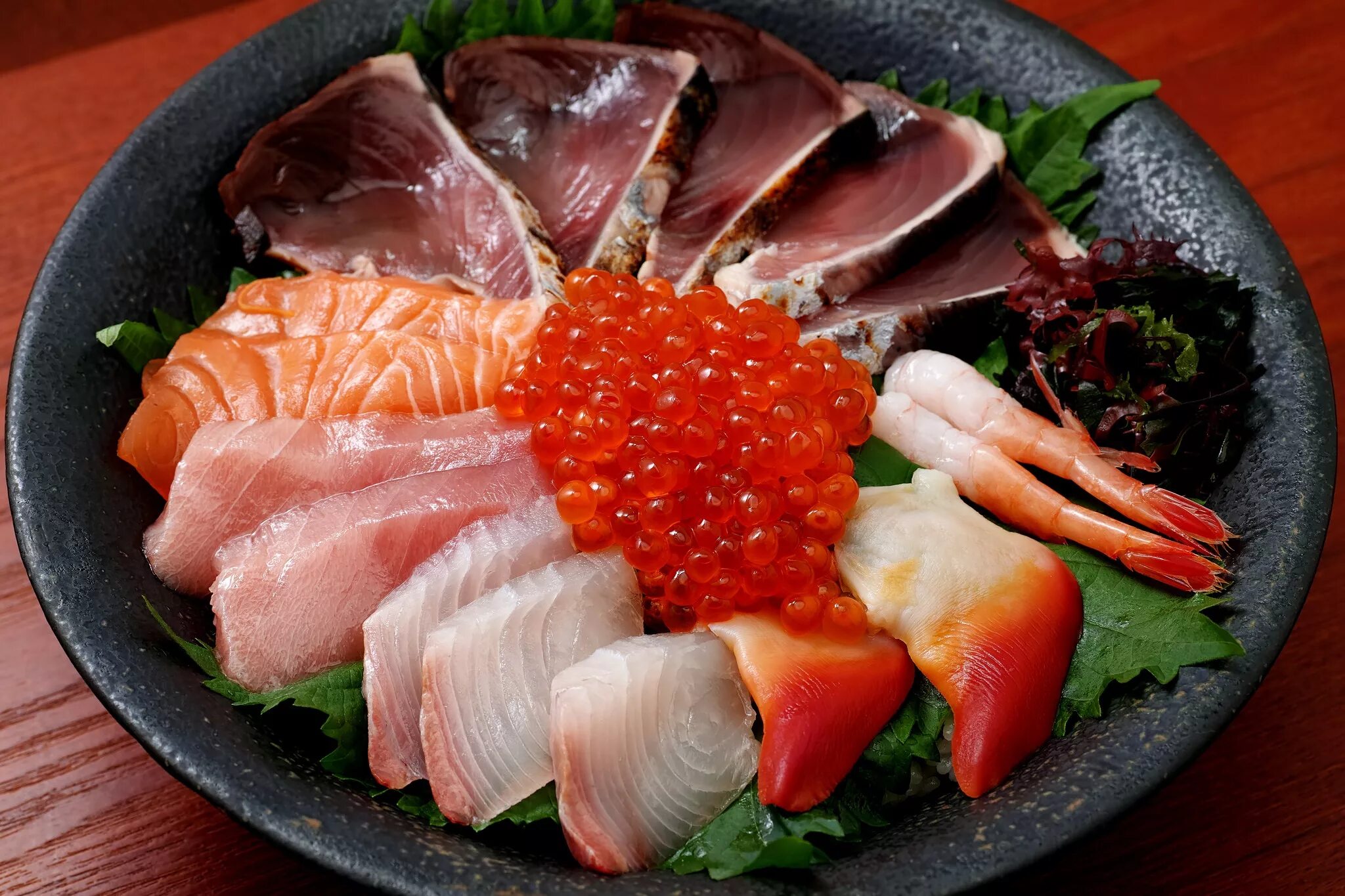 У рыбы есть мясо. Рыбные деликатесы. Рыбный стол. Икра и морепродукты. Красивые блюда.