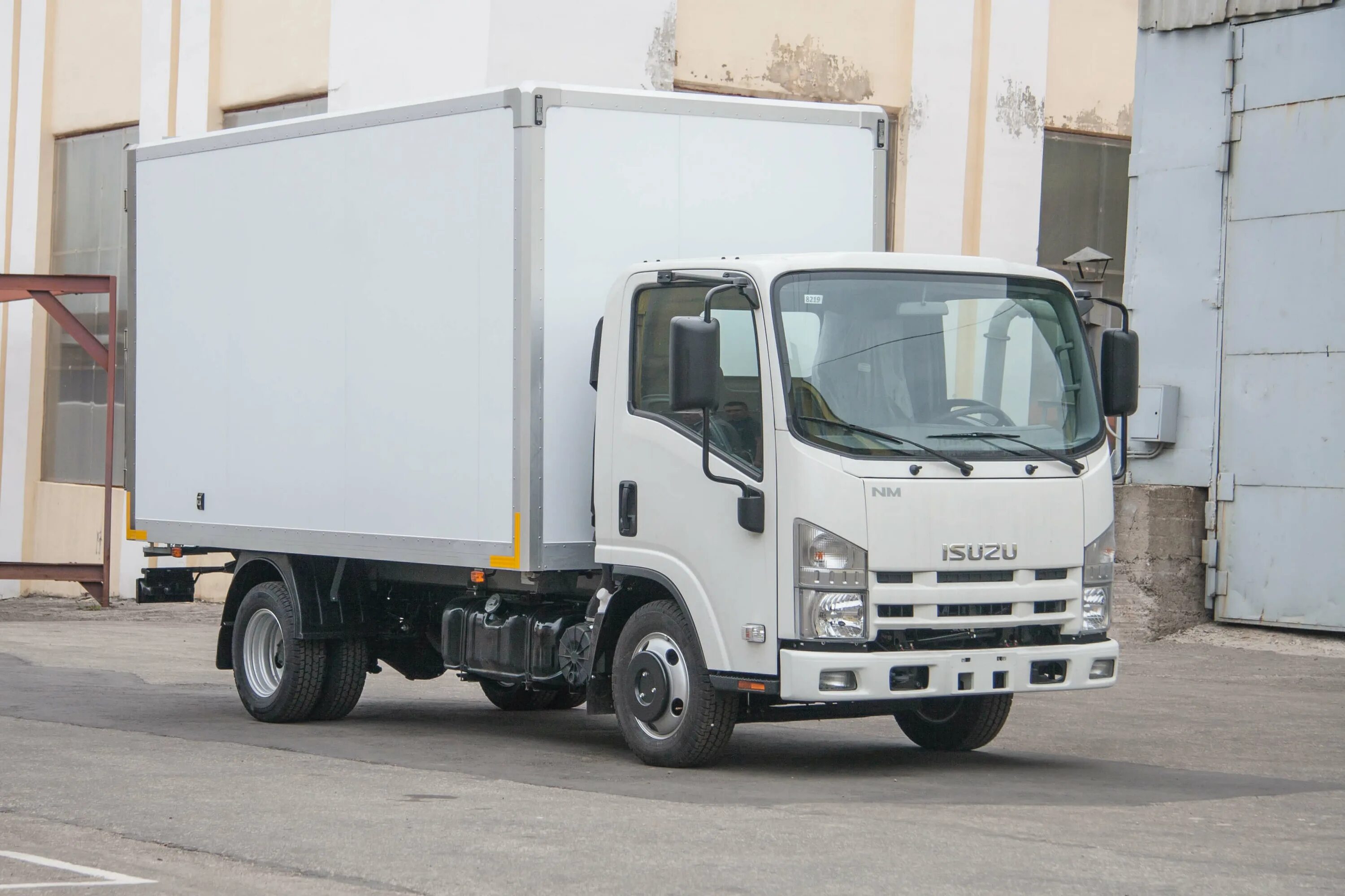 Nmr 85. Исузу nmr85h. isuzu elf 3.5 (nmr85). исузу elf 3.5 рефрижератор. isuzu nmr 85h (промтоварный фургон).