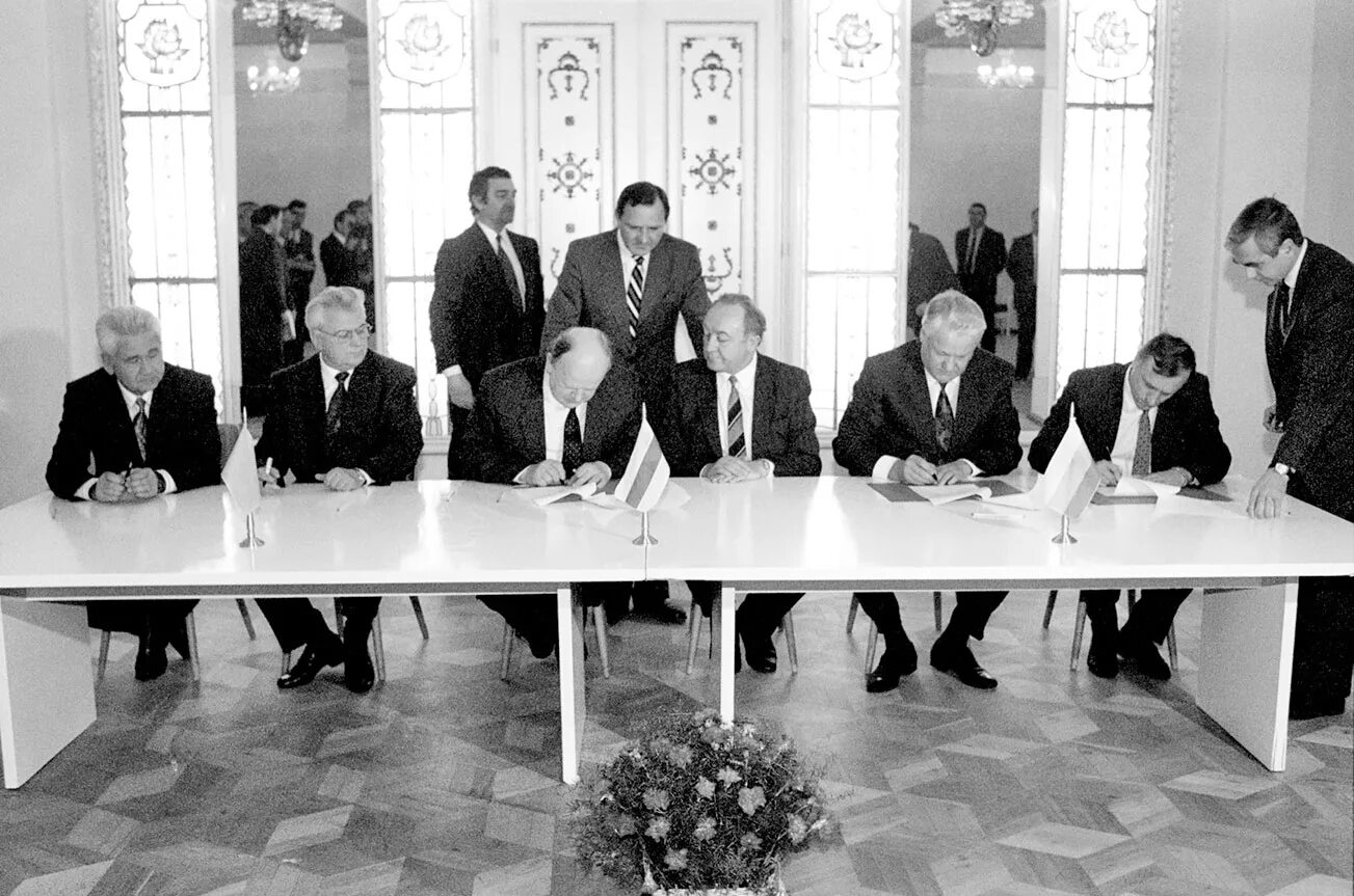 Соглашение в беловежской пуще в 1991. Беловежское соглашение образование снг. Беловежская пуща 1991 снг. Беловежское соглашение 1991 г. Беловежское соглашение образование снг.