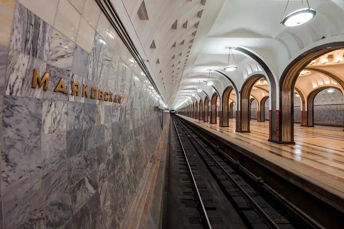 Маяковская станция метро Москва. Московское метро станция Маяковская. Станция метрополитена Маяковская. Станция метро Маяковского.