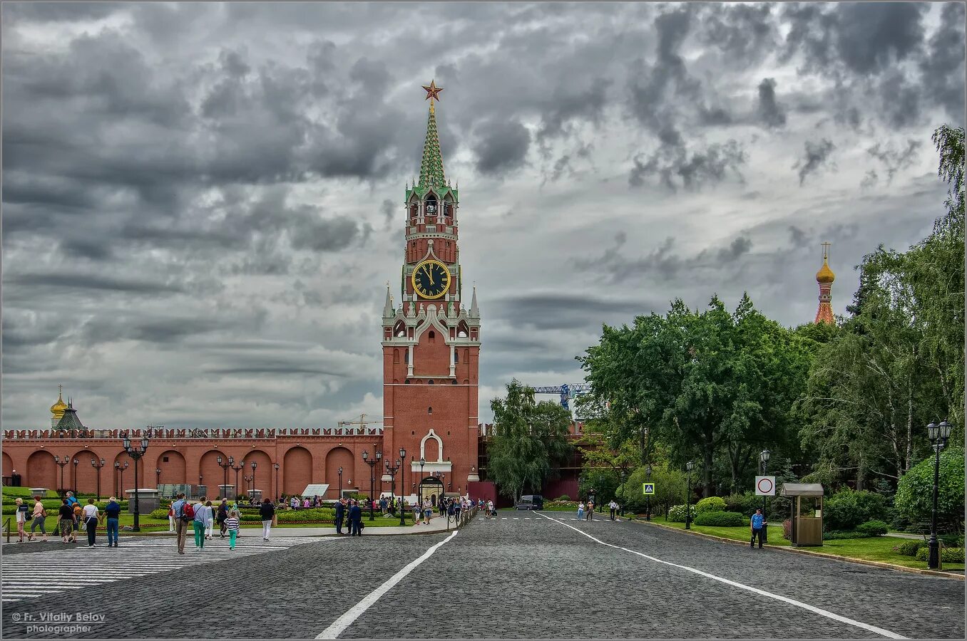 Кому принадлежит спасская башня кремля в москве. Спасская башня Кремля. Спасская (Фроловская) башня. Спасской башни Кремля в Москве. Фроловская башня Московского Кремля.