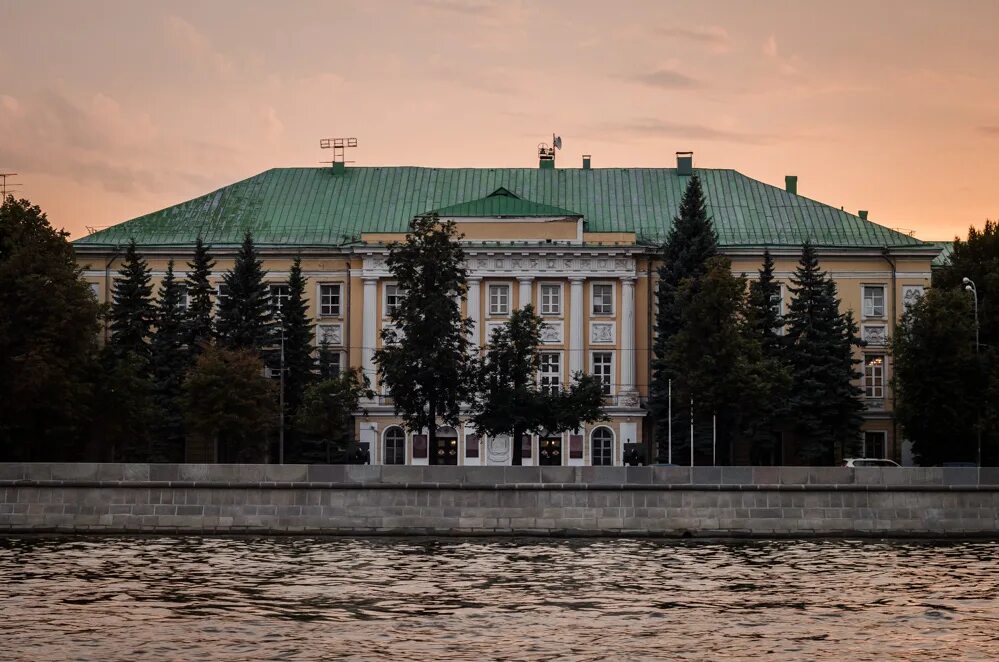 Московский военный округ адрес москва. Штаб МВО Садовническая набережная. Штаб Московского военного округа. Кригскомиссариат в Москве. Баженов здание Кригскомиссариата.