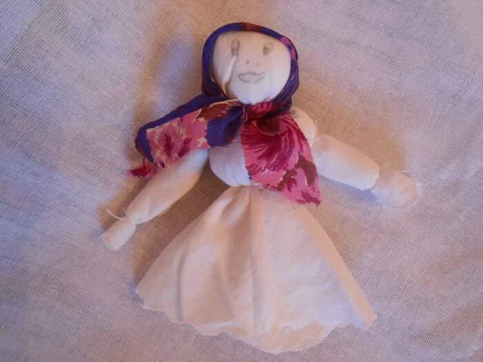 Кукла военного времени. Старинные куклы из ткани. Советские Тряпичные куклы. Самодельные куклы. Самодельная тряпичная кукла.