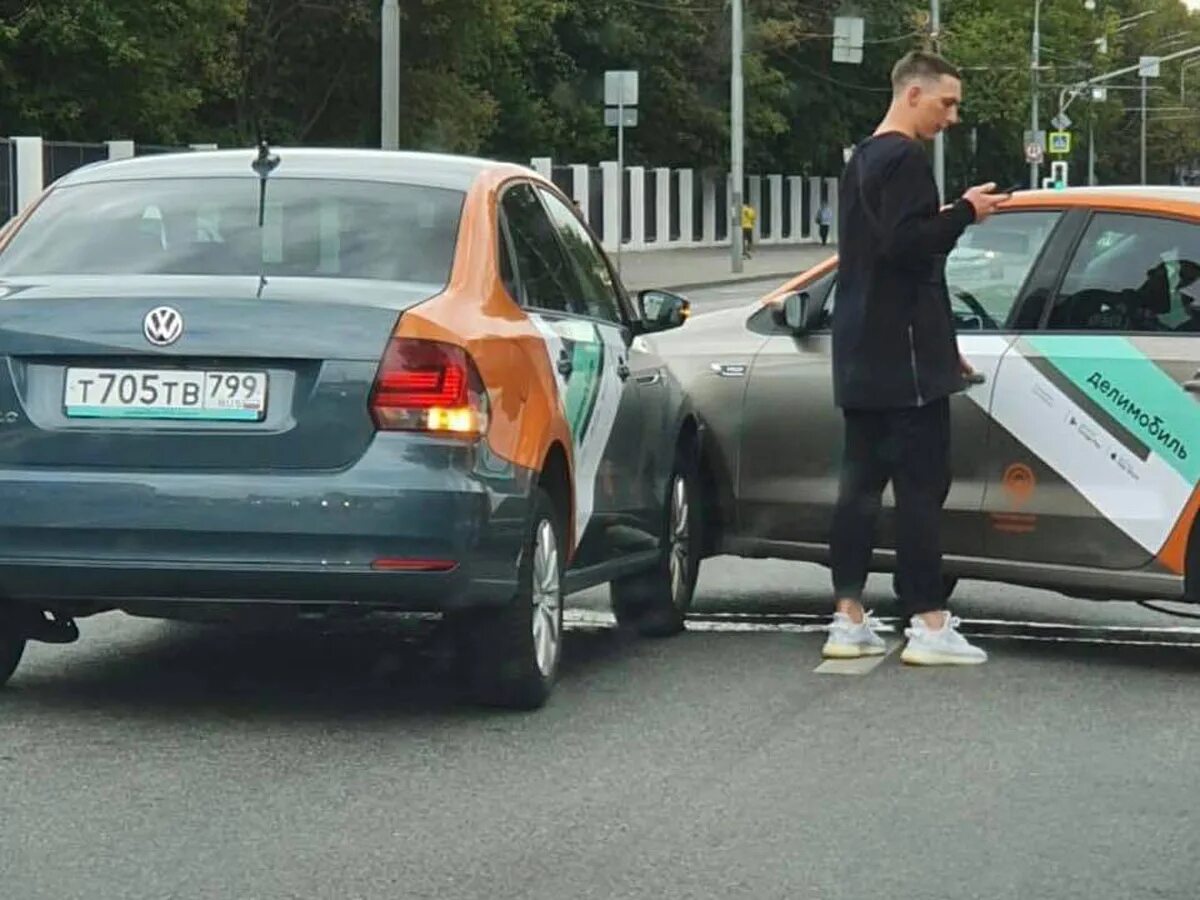 Делимобиль каршеринг в Москве.