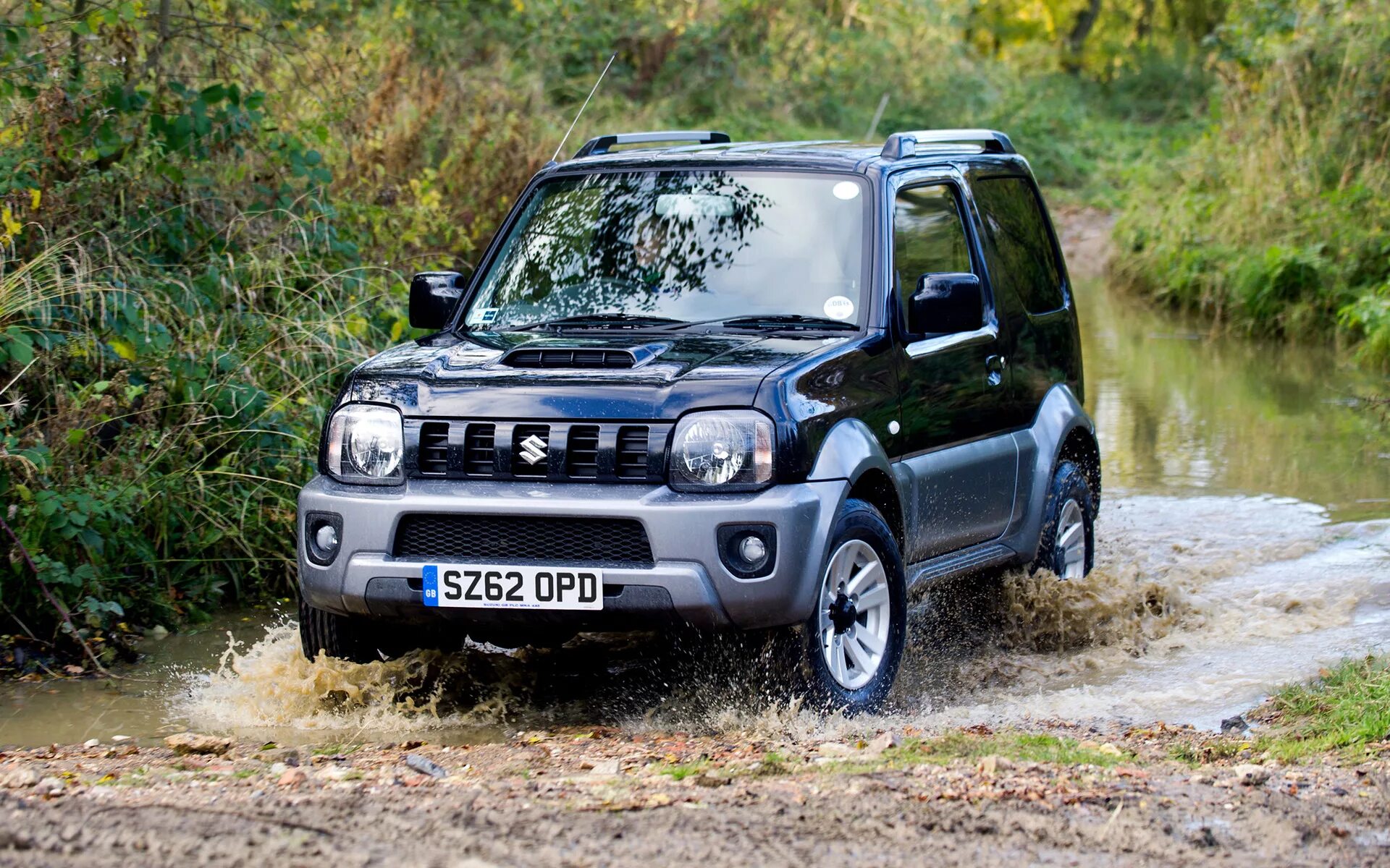 Suzuki jimny 43. Сузуки джимни 2013. Судзуки джимни 2012. Suzuki jimny 3 2012. Маленький джип сузуки джимни.