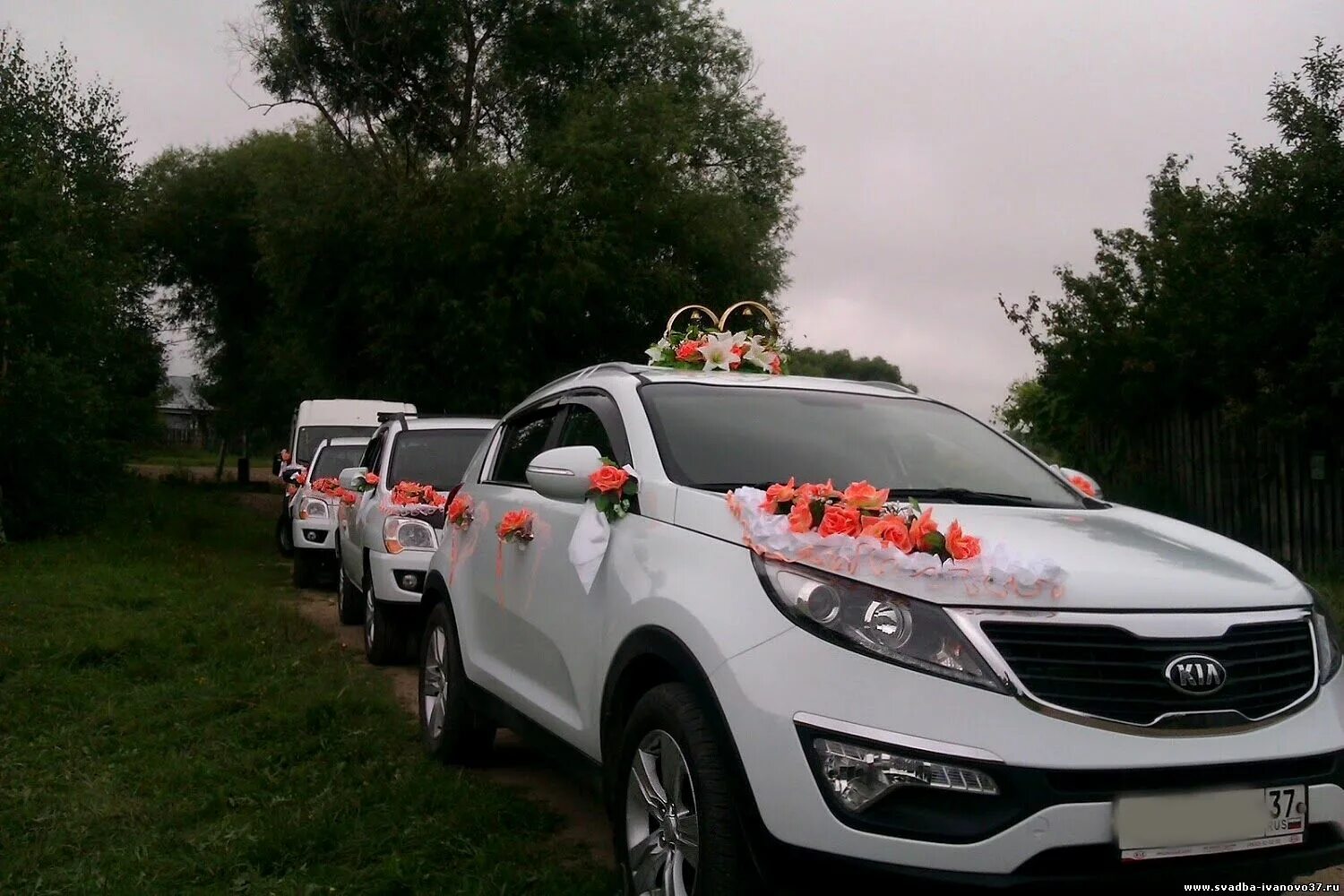 Авто напрокат иваново. Прокат автомобилей иваново. Крайслер 300с свадебный. Свадебная машина. Прокат автомобилей иваново.