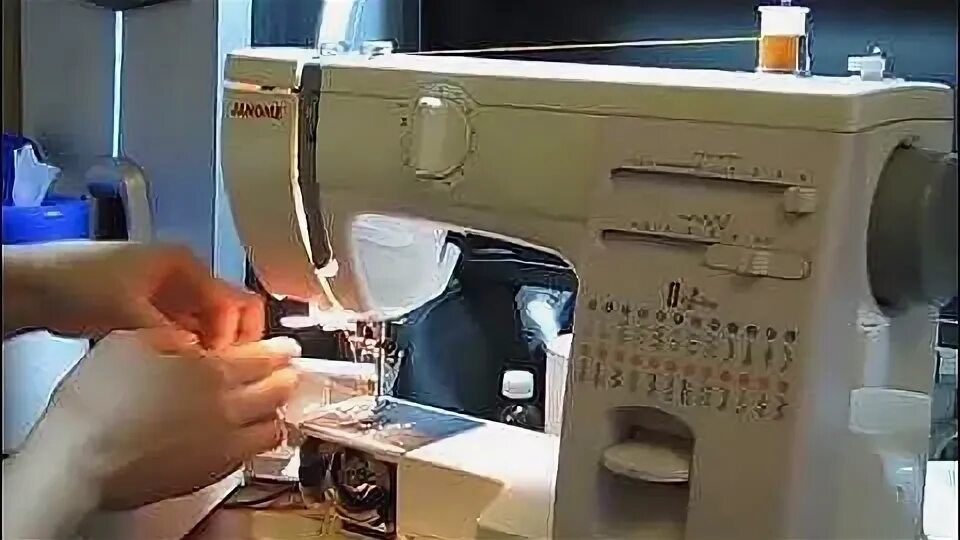 Как заправить нить в машинку janome. Janome 423s/5522. швейная машина janome 423s. швейная машинка джаноме 5519. janome 5522 нитевдеватель.