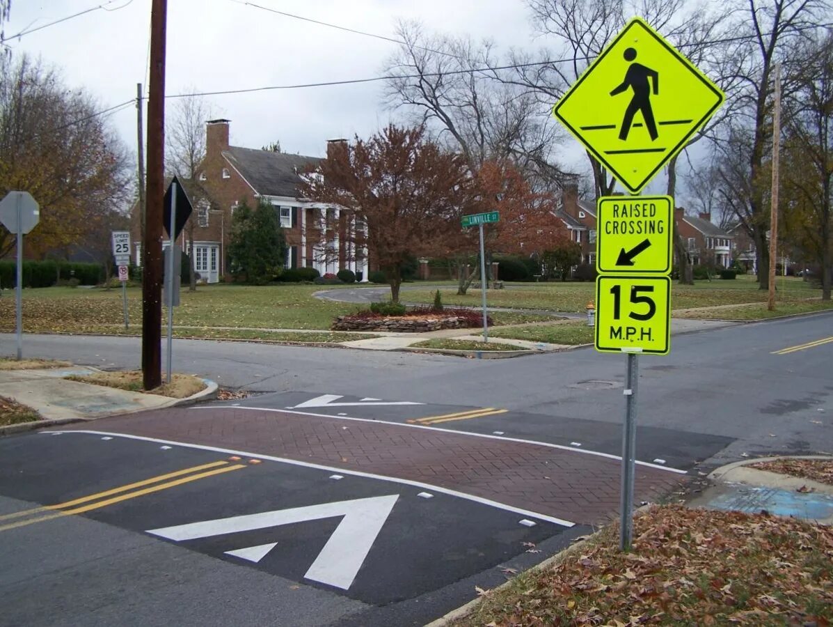 Traffic org. Дорожные знаки в швеции. traffic calming. raised crossing. traffic calming engineering measures.
