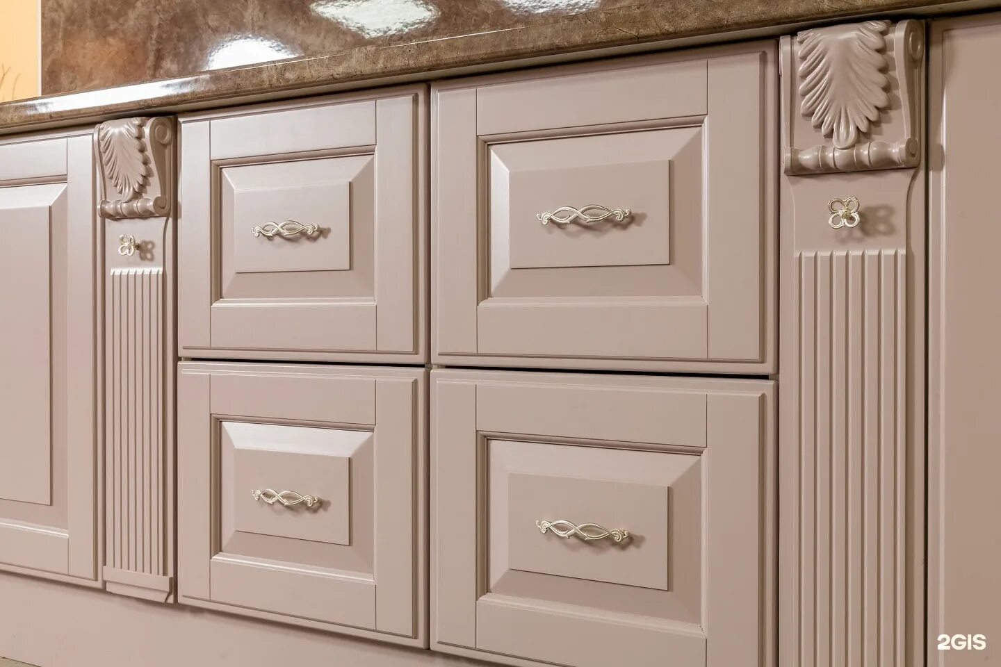 Кухни классика светлые с витражами. Фасад бергамо первая фабрика фасадов. Фасады наяда бора патина шампань. Первая фабрика фасадов екатеринбург толедо. Бутылочница бора мебель.