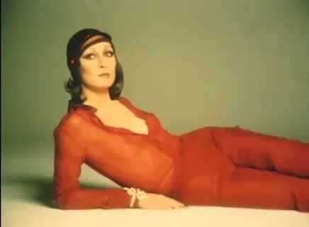 Anna Semenovich uzun jinsiy olatni tashkil qiladi