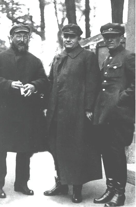 товарищ 20. работать так чтобы товарищ сталин спасибо сказал. не тот товарищи товарищу. а ты записался плакат. плакат армия.