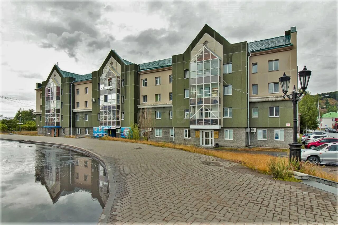 Дом хмао. Хмао город поселок малиновский. Ханты-мансийск бараки. Свободы 53. Дом хмао.