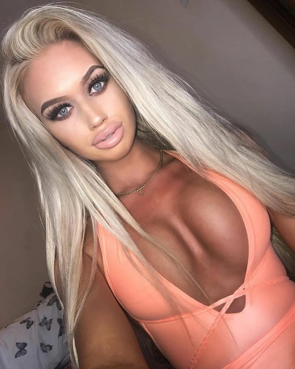 Хлоя кхан в бикини. Алёна омович 2023. Нита кузьмина вишенки. Валерия прохорова bimbo онлифанс. Модель алена омович.