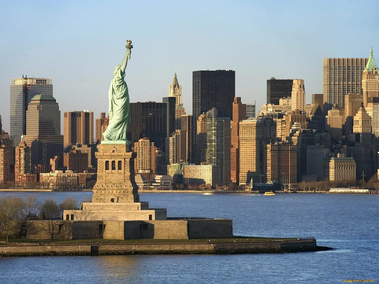 When go to new york. Статуя свободы Нью-Йорк. Нью-Йорк бстатуясвободы. Нью Йорк Манхеттен статуя свободы. Нью-Йорк Сити Манхэттен статуя.