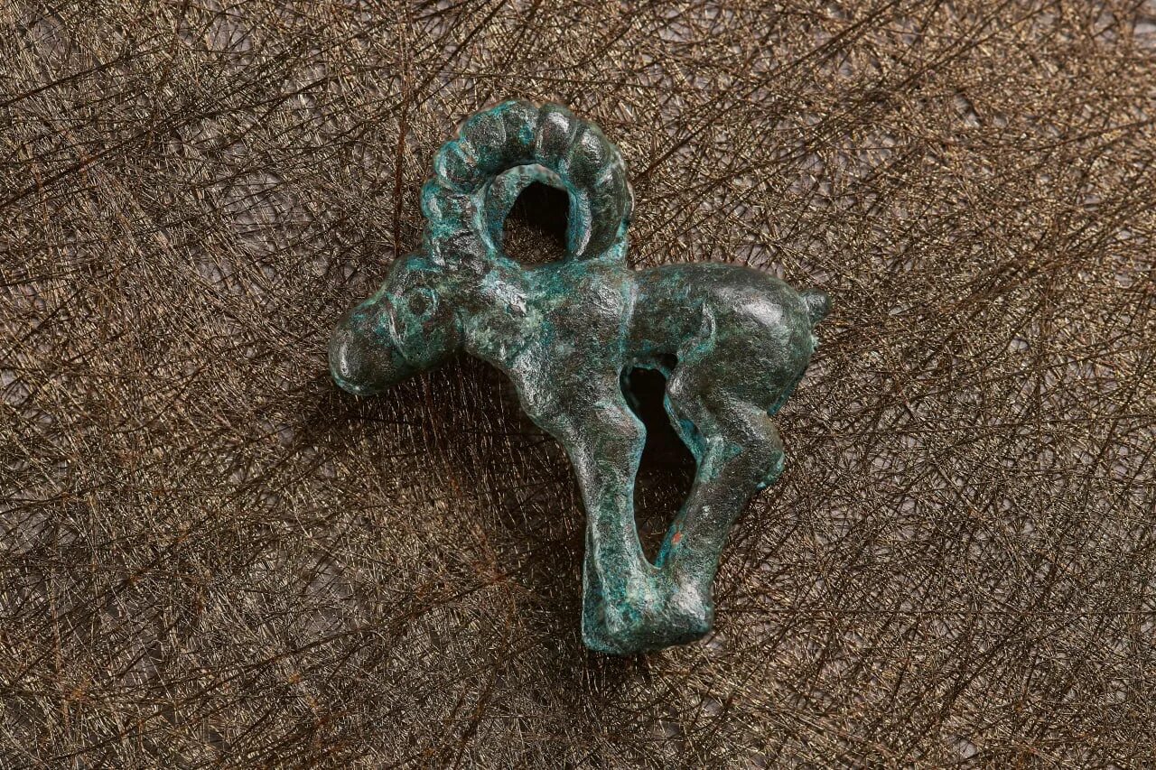 вещи поднятые с затонувших кораблей. находки на копе чермет. "капающая винтовка" хитрость австралийских солдат во время. находки бугровщиков. деревья поваленные бобрами.