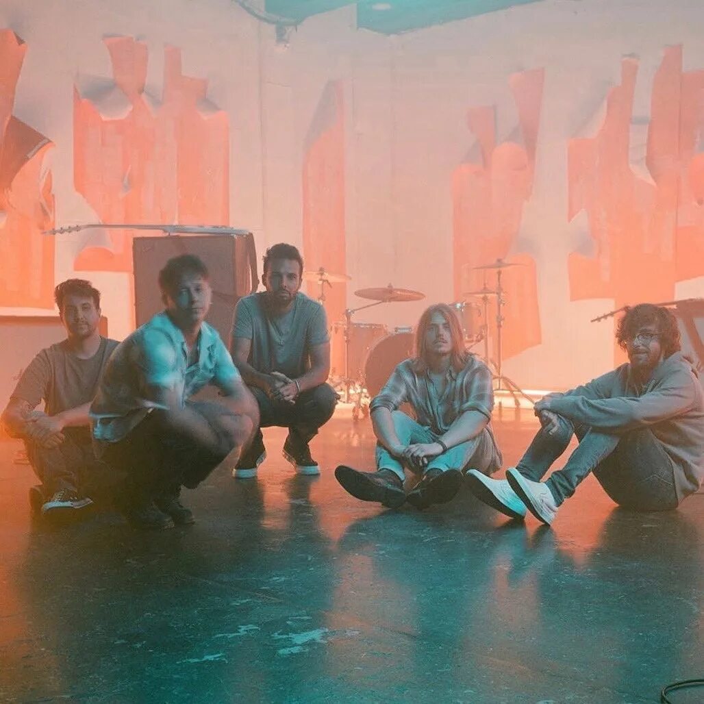 Nothing but thieves dcc. Группа nothing but thieves. nothing but thieves - 2025 - moral panic. nothing but thieves unperson обложка. nothing but thieves 2025.