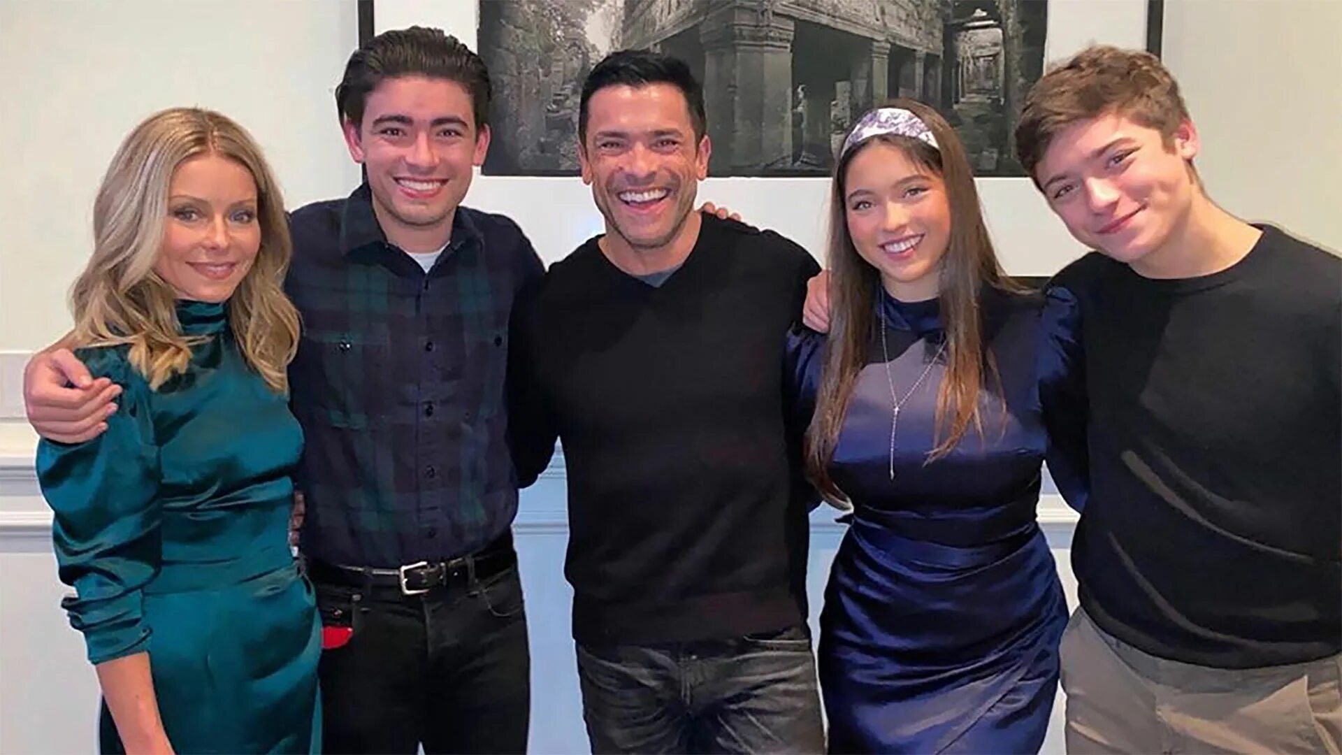 Their son michael. Принс бланкет джексон 2021. Their son michael. Their son michael. Ребекка курчи рестлер.