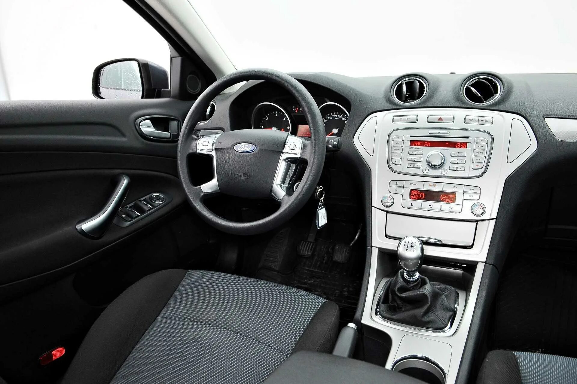 Ford mondeo 4 лифтбек. Форд мондео 4 седан. Форд мондео 4 седан. Форд мондео 4 титаниум комплектация. Форд мондео 4 седан.