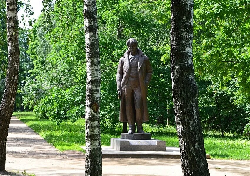 есенин ул коммунаров 3 отзывы. биография есенина кратко 3кл. сергей есенин 125 лет. улицы в честь поэтов. сергея александровича есенина.