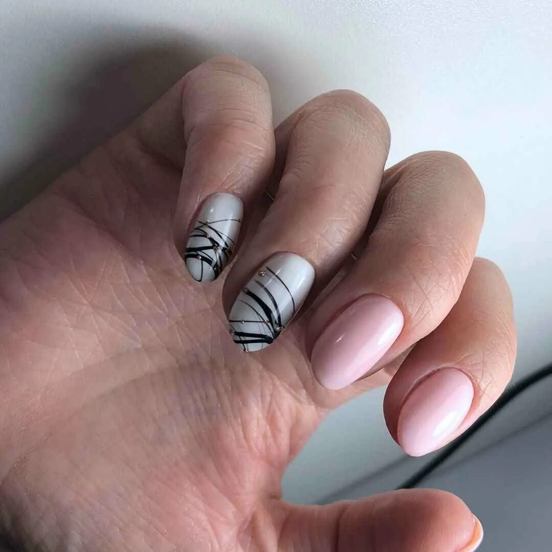 Маникюр с паутинкой на короткие ногти. Маникюр на короткие ногти с паутинкой. Маникюр с паутинкой. Маникюр на короткие ногти с паутинкой. Маникюр с паутинкой.
