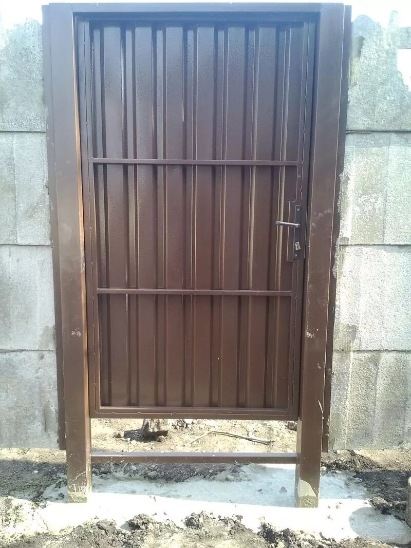 Простые деревянные ворота. Деревянные ворота. Деревянные ворота на дачу. Калитка для забора из дерева. Калитка деревянная.