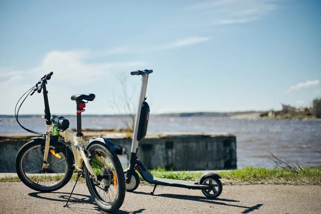Самокат фета. Самокат bike. Электросамокаты и велосипеды. Самокат bike. Велосипеды самокаты мопеды.