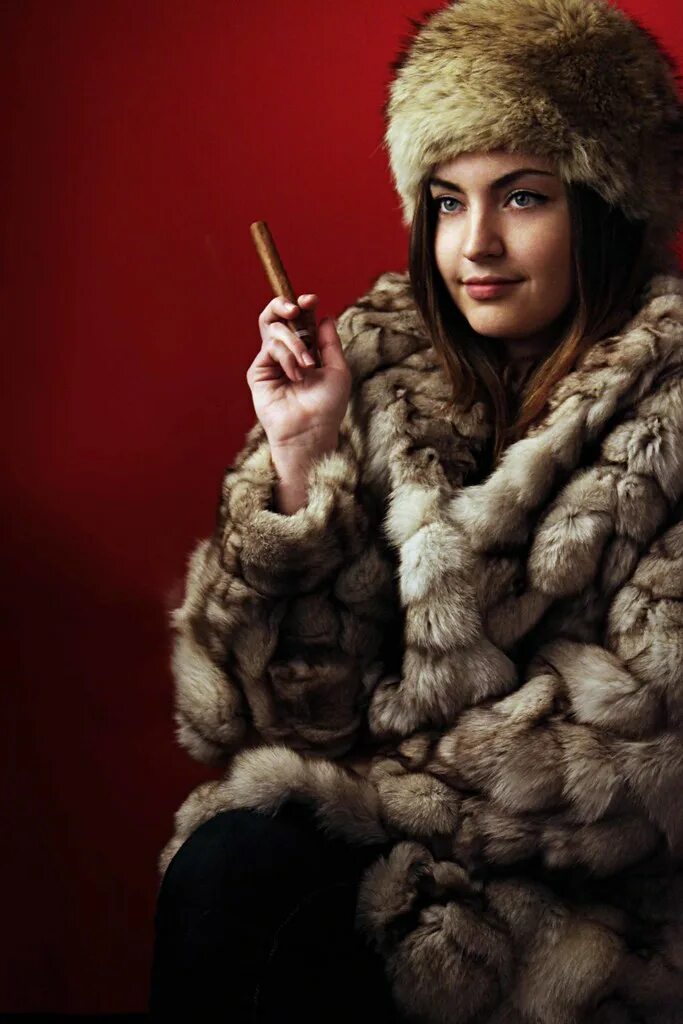 Марина кравец в мехах и шубах. Тренд рашен герл в шубах. Анна фурс 2022. Жаклин адамс. Оксана федорова в мехах.