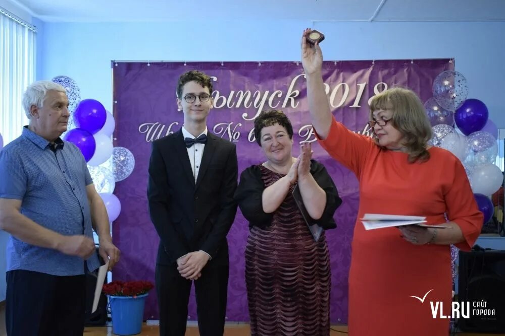Хабаровск выпускной 2019 школа 68. Школа 68 новоперсиановка. Школа 651 москва выпускники. Школа 68 выпускники. Школа 68 выпускники.
